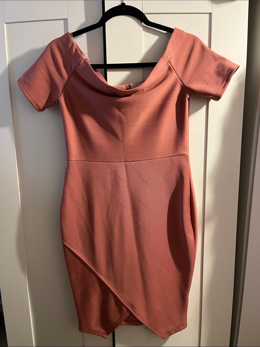 Women’s Off-Shoulder Mauve Sheath Dress